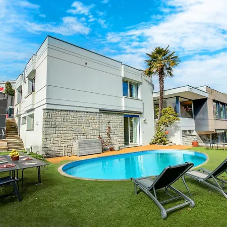 فيلة View With Private Pool